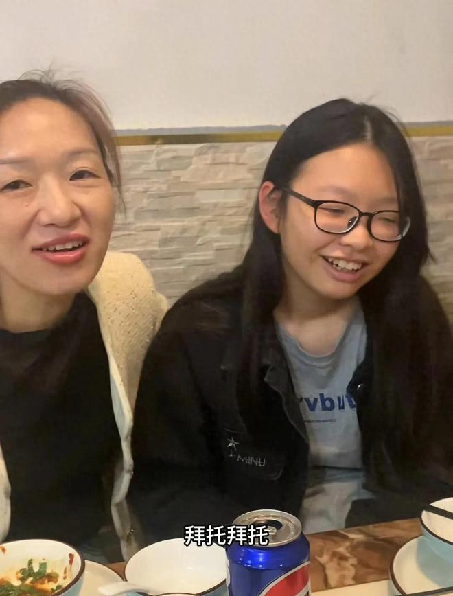 谢妈分享和妹妹日常，听到大妹提谢父满眼冷漠，浩男泰山还愿被拍