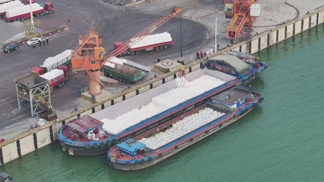 4月10日：“东平港—太仓港”内河集装箱直达航线启航 东平港集装箱航线开通，助力区域经济发展