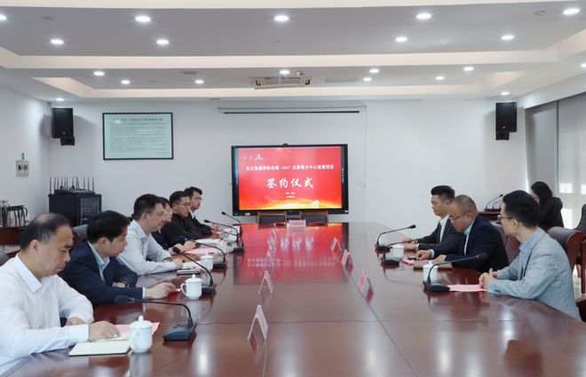 浙江湖州：长三角飞机“6S”店项目签约开启通航新时代，4月14日，长三角飞机“6S”店项目签约仪式在浙江湖州举行