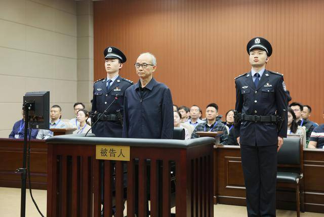 中国地质调查局原局长钟自然受贿、故意泄露国家秘密案一审宣判