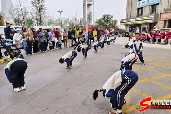 传统游戏新玩法 护航萌娃快乐成长