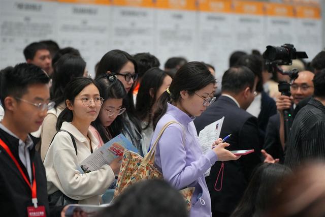6万个岗位！2025年“百万英才汇南粤”北京站招聘亮点多 2025年“百万英才汇南粤”招聘活动北京站盛大开启