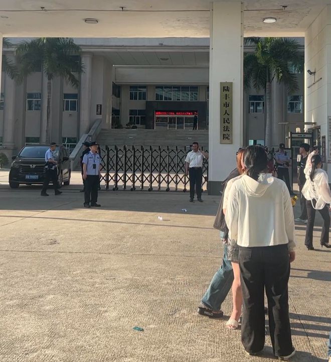 广东汕尾：代课老师遇害，男友出庭受审，汕尾代课老师命案开审，家属等待公正裁决