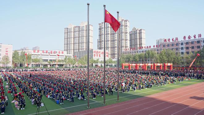 十八而志梦起航，大任始承勇担当，衡水二中举行第十三届学生成人礼