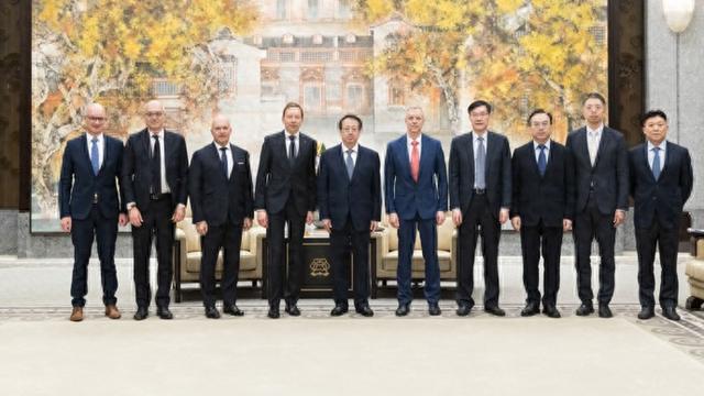 龚正市长会见国际企业高管：上海的吸引力与中国市场潜力 龚正市长会见上海车展国际企业高管，共话发展机遇