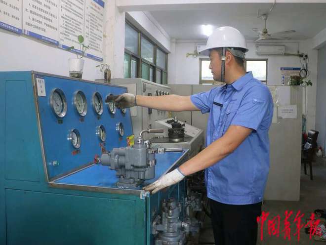90后钳工李维：铁路机车检修的多面手
