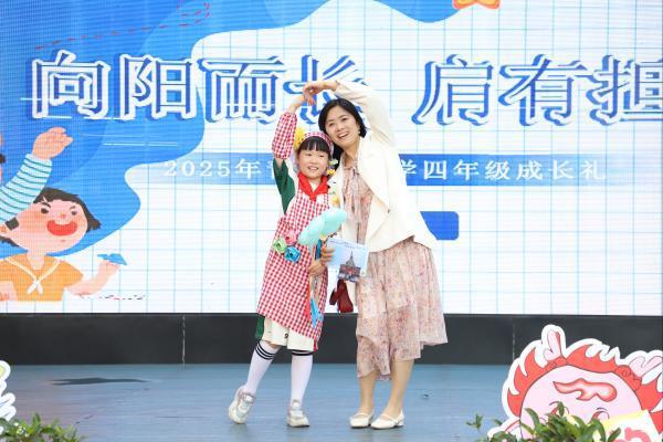 十岁成长礼：南岸青龙路小学的特殊成长纪念 青龙路小学四年级学生的十岁成长礼：仪式与成长的交融