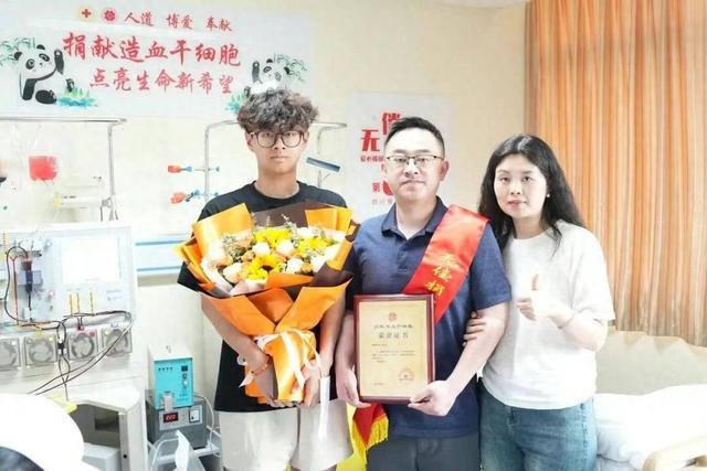 丈夫捐献造血干细胞 妻子一路暖心陪伴