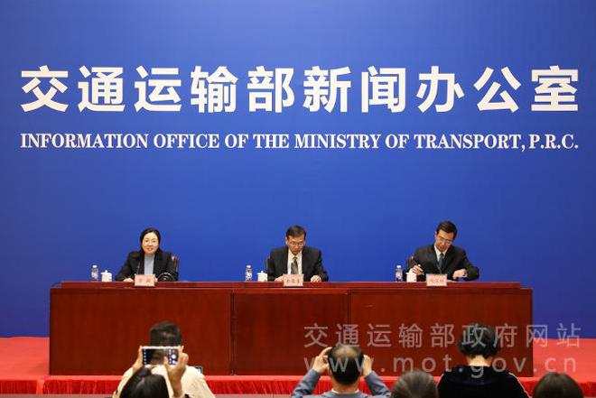 交通部发布会迎“新面孔”，回应货车司机从业年龄调整等热点